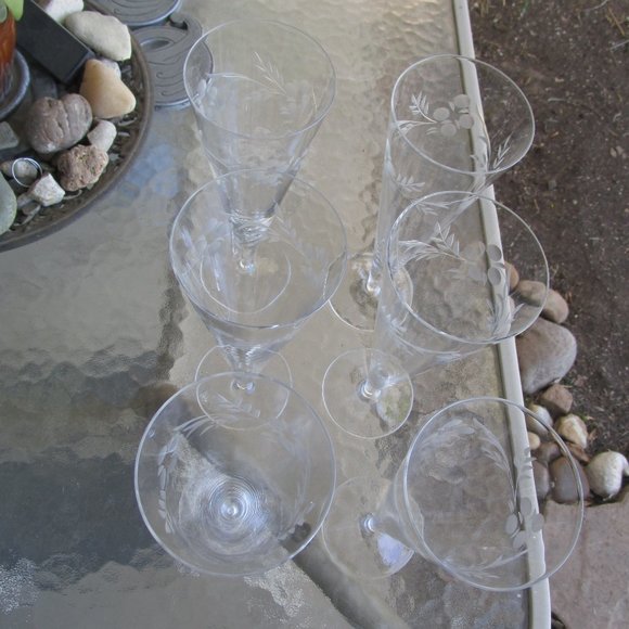 Vintage MCM Delicate Etched Crystal Etched Tall Champayne Flutes Set of 2 - Picture 4 of 8